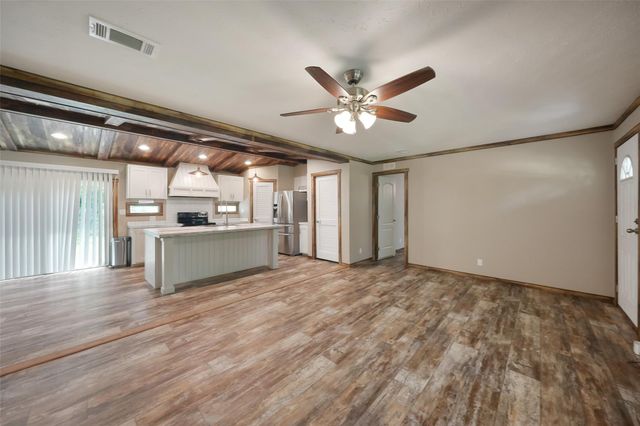 577 Winding River Road, Oakhurst, TX 77364