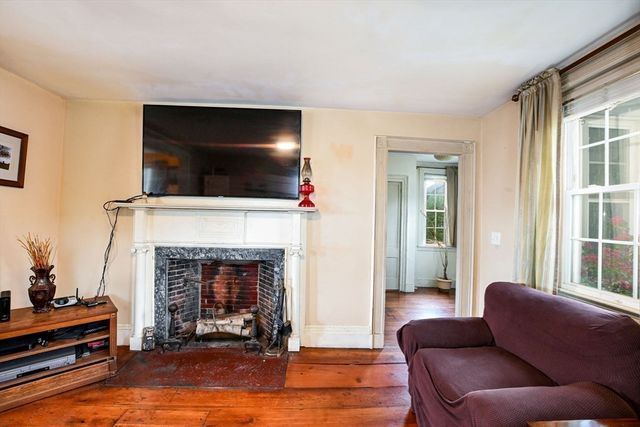 16 Middle St, Fairhaven, MA 02719