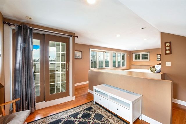 16 Middle St, Fairhaven, MA 02719