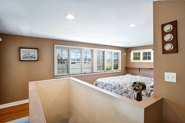 16 Middle St, Fairhaven, MA 02719