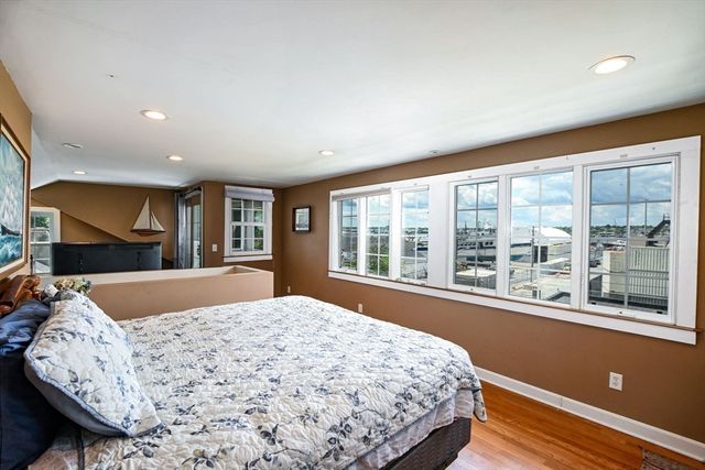 16 Middle St, Fairhaven, MA 02719