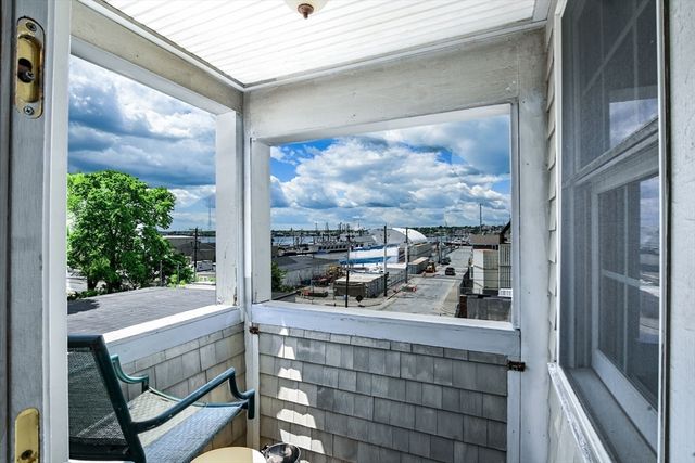 16 Middle St, Fairhaven, MA 02719
