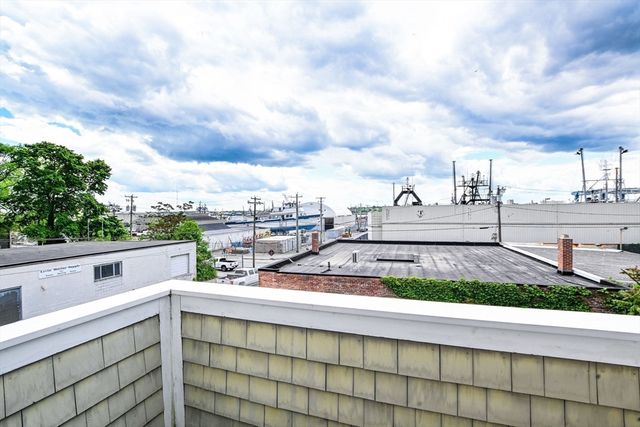 16 Middle St, Fairhaven, MA 02719