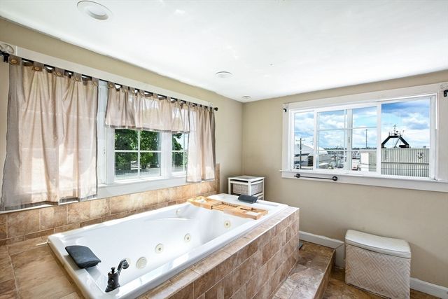 16 Middle St, Fairhaven, MA 02719