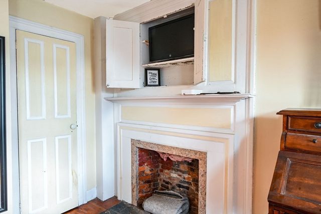 16 Middle St, Fairhaven, MA 02719