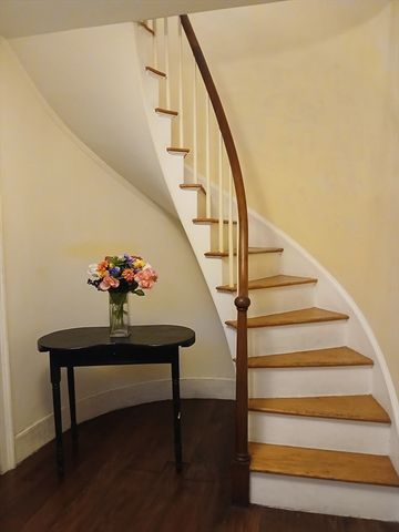 16 Middle St, Fairhaven, MA 02719