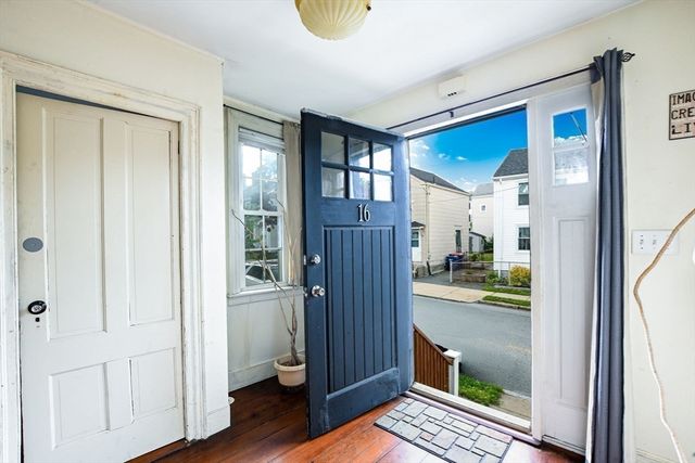 16 Middle St, Fairhaven, MA 02719