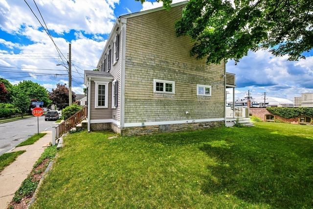 16 Middle St, Fairhaven, MA 02719
