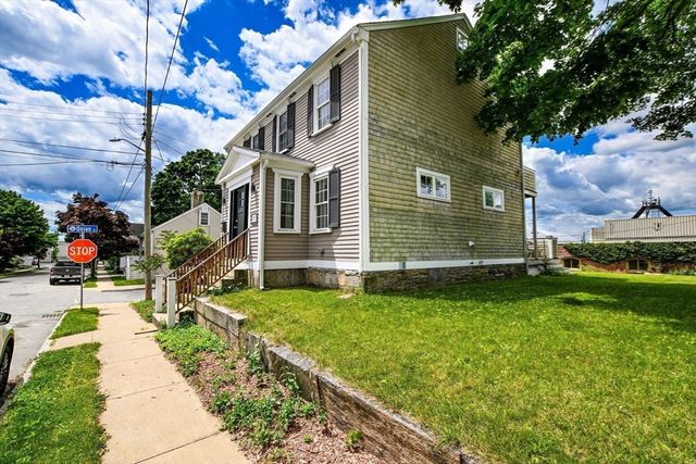 16 Middle St, Fairhaven, MA 02719