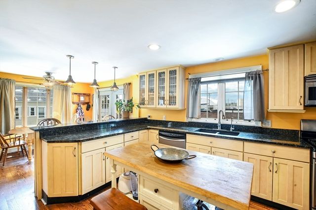16 Middle St, Fairhaven, MA 02719