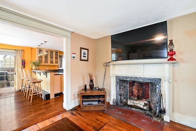16 Middle St, Fairhaven, MA 02719