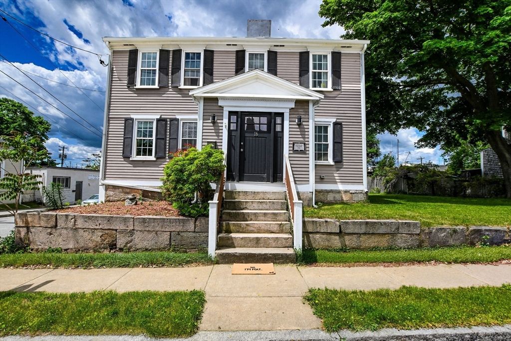 16 Middle St, Fairhaven, MA 02719