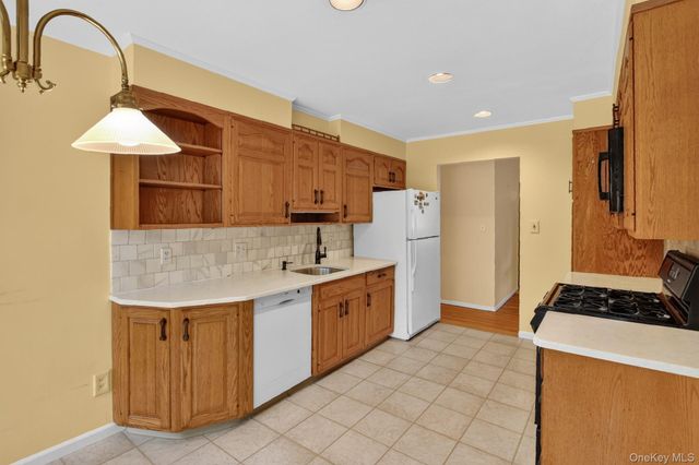 4 Jill Drive, West Nyack, NY 10994
