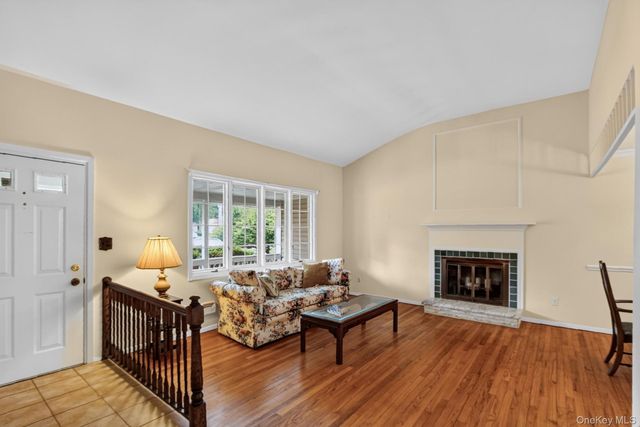 4 Jill Drive, West Nyack, NY 10994