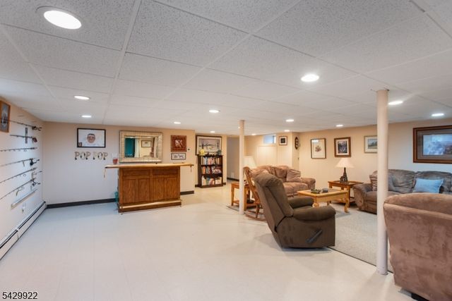 1 Renda Pl, Green Brook Twp., NJ 08812