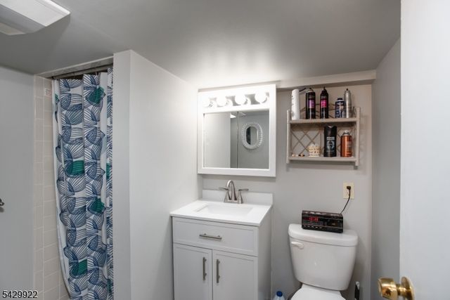 1 Renda Pl, Green Brook Twp., NJ 08812