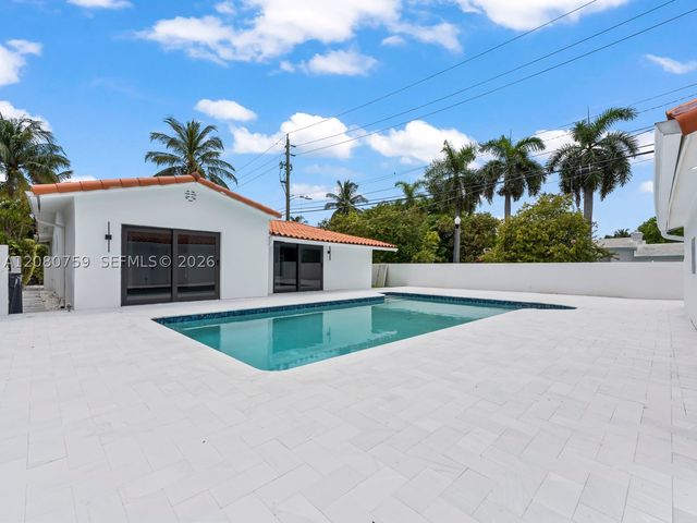 1221 Biarritz Dr, Miami Beach, FL 33141