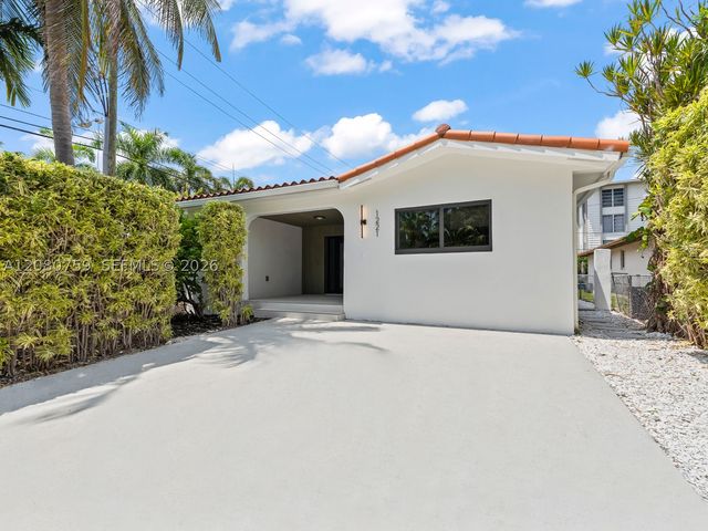 1221 Biarritz Dr, Miami Beach, FL 33141