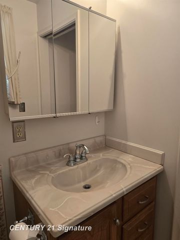 3045 Old Farm Road, Flint Twp, MI 48507