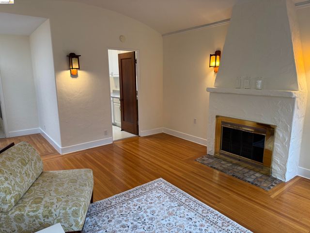 2444 Virginia B, Berkeley, CA 94709