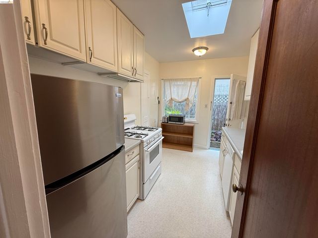 2444 Virginia B, Berkeley, CA 94709