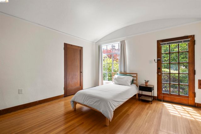 2444 Virginia B, Berkeley, CA 94709