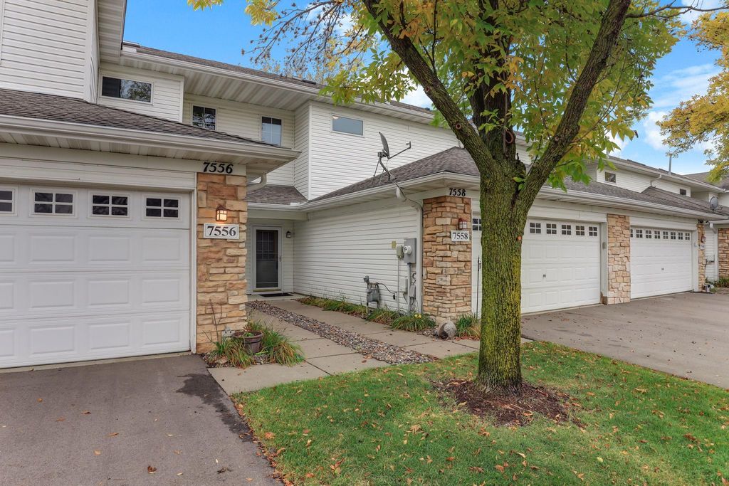 7558 6th Street N, Oakdale, MN 55128