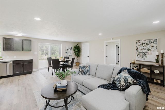 5157 Herrin Road, Carterville, IL 62918