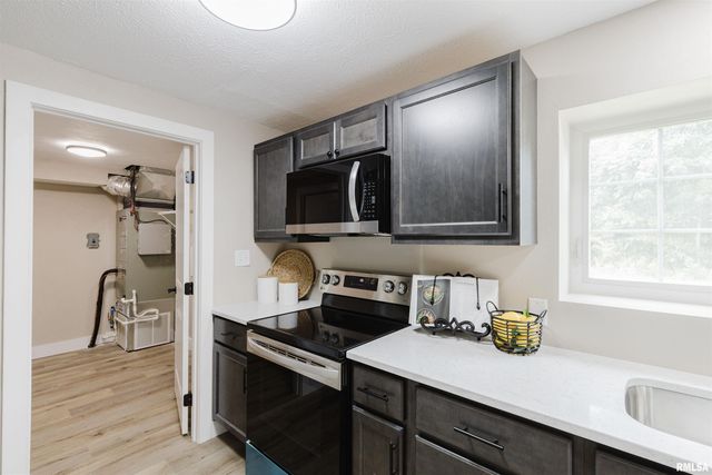 5157 Herrin Road, Carterville, IL 62918