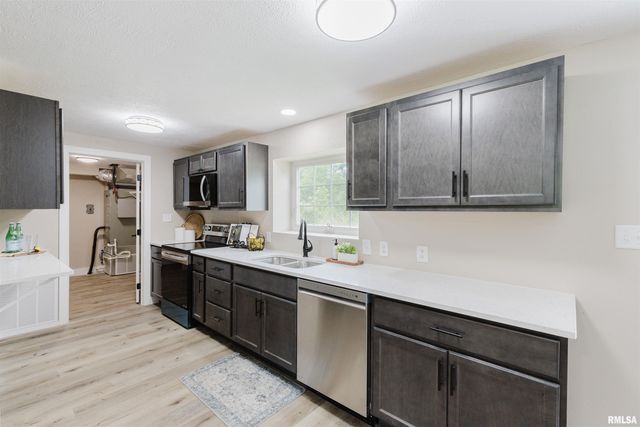 5157 Herrin Road, Carterville, IL 62918