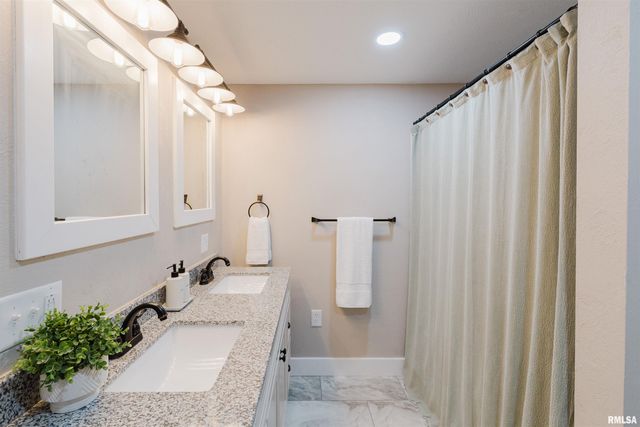 5157 Herrin Road, Carterville, IL 62918