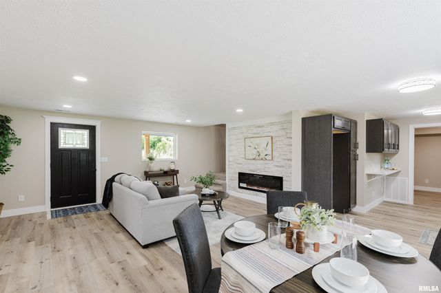 5157 Herrin Road, Carterville, IL 62918