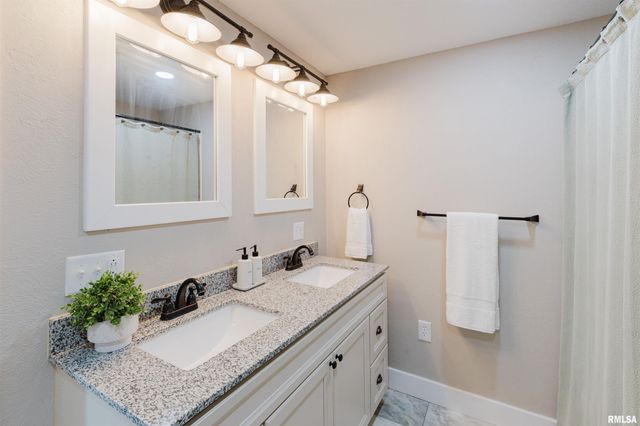 5157 Herrin Road, Carterville, IL 62918