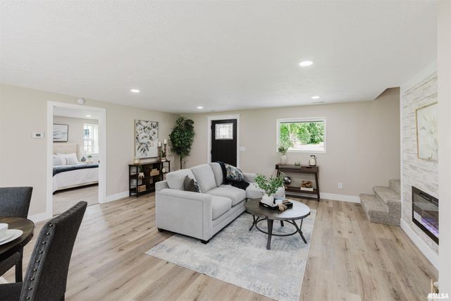 5157 Herrin Road, Carterville, IL 62918