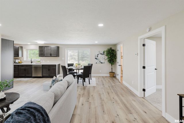 5157 Herrin Road, Carterville, IL 62918