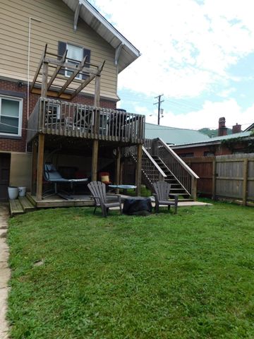 207 N Cumberland Avenue, Harlan, KY 40831