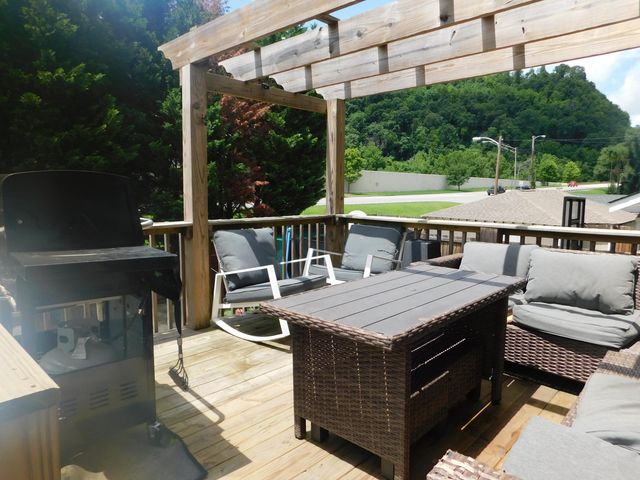 207 N Cumberland Avenue, Harlan, KY 40831