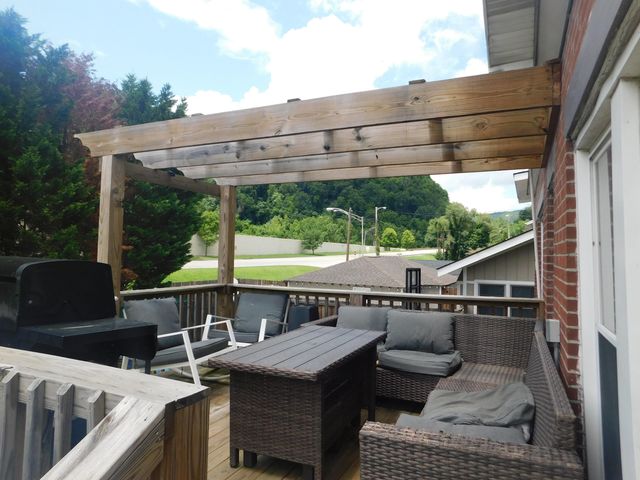 207 N Cumberland Avenue, Harlan, KY 40831