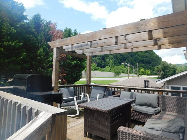 207 N Cumberland Avenue, Harlan, KY 40831