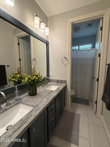 1242 E CANARY Drive, Gilbert, AZ 85297