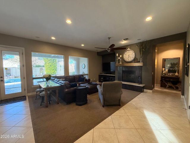 1242 E CANARY Drive, Gilbert, AZ 85297