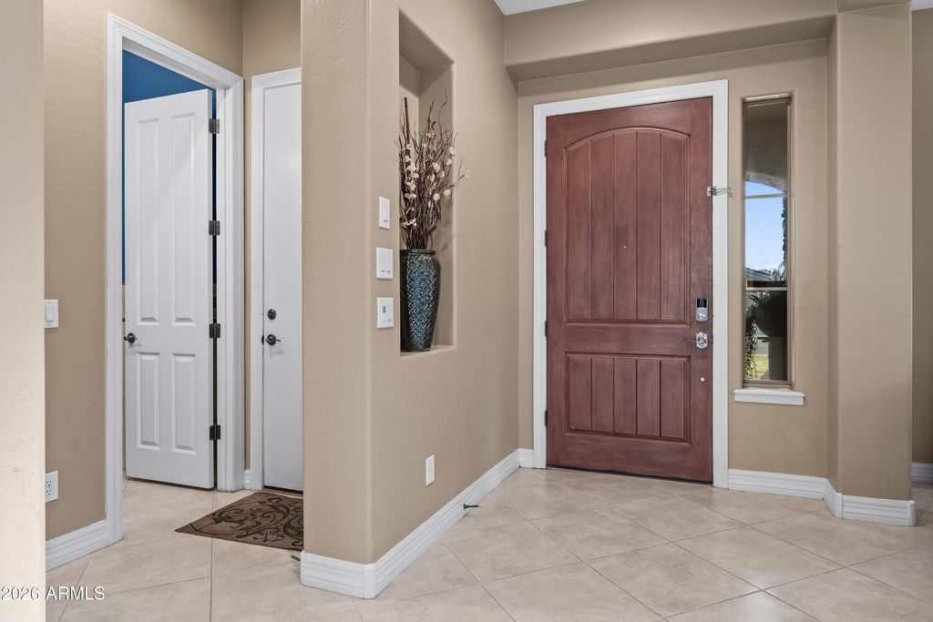 Image 10 of property listing at 1242 E CANARY Drive, Gilbert, AZ 85297