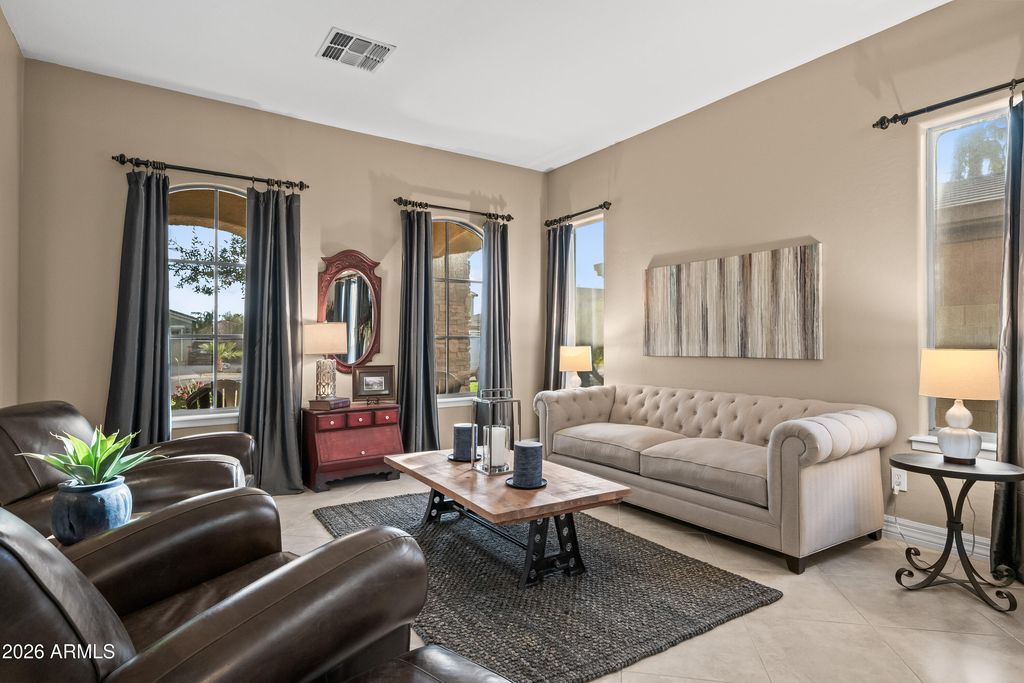 Image 12 of property listing at 1242 E CANARY Drive, Gilbert, AZ 85297