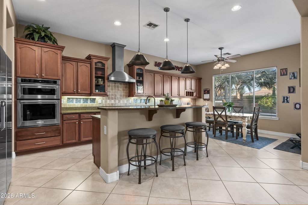 Image 18 of property listing at 1242 E CANARY Drive, Gilbert, AZ 85297