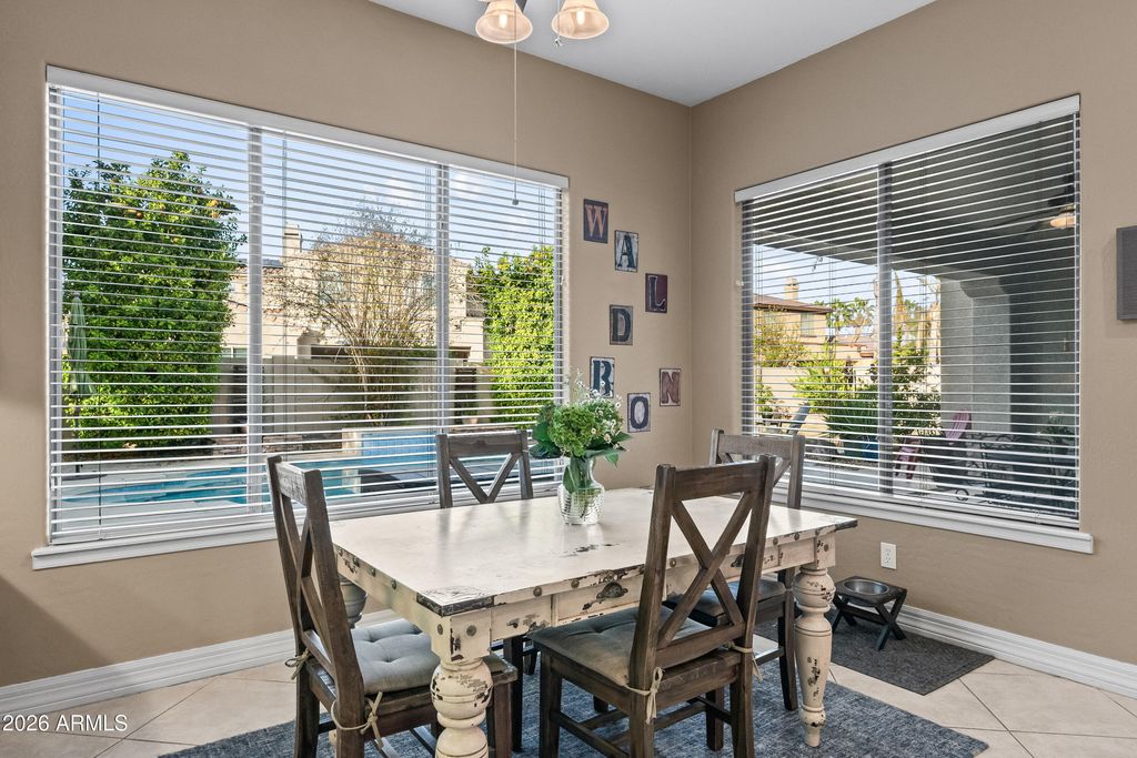 Image 21 of property listing at 1242 E CANARY Drive, Gilbert, AZ 85297