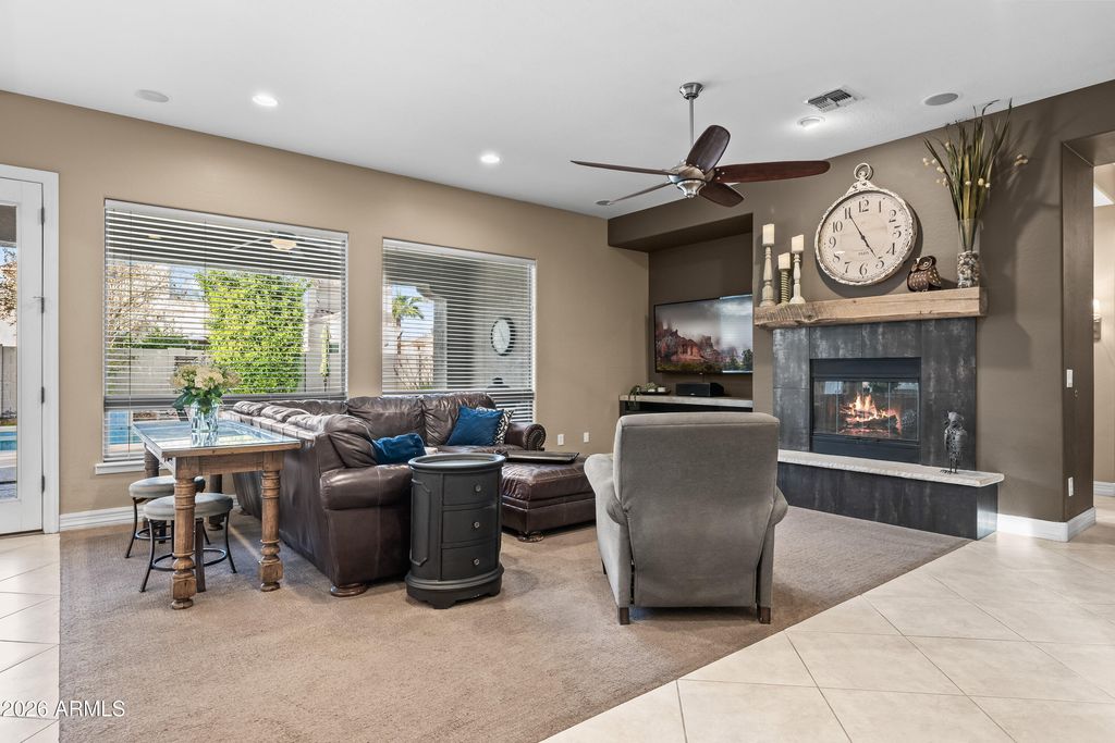 Image 23 of property listing at 1242 E CANARY Drive, Gilbert, AZ 85297