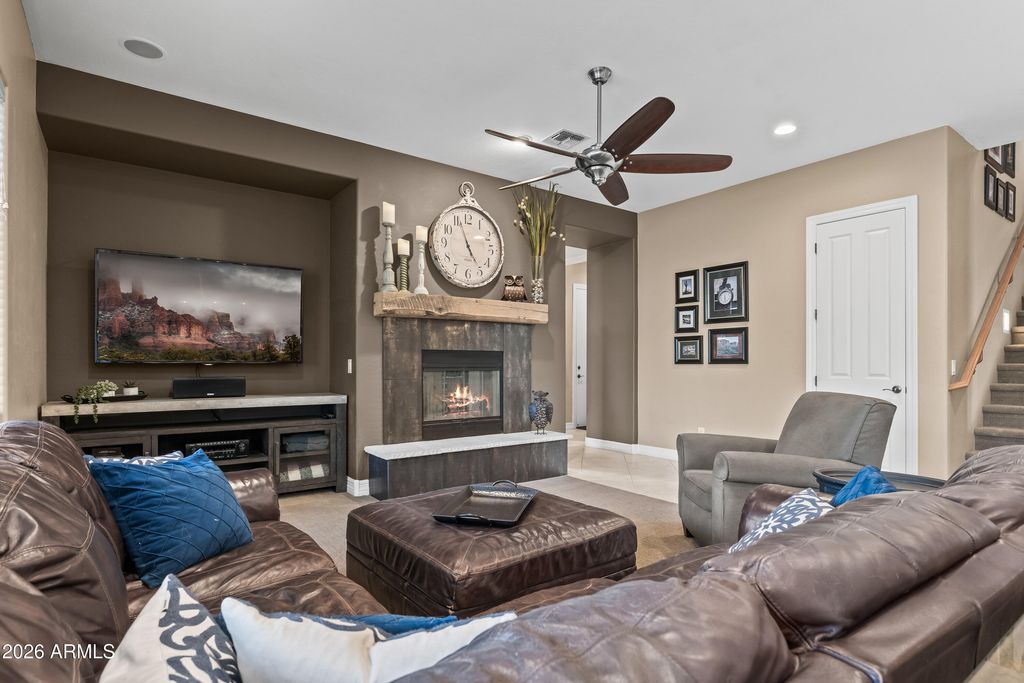 Image 24 of property listing at 1242 E CANARY Drive, Gilbert, AZ 85297