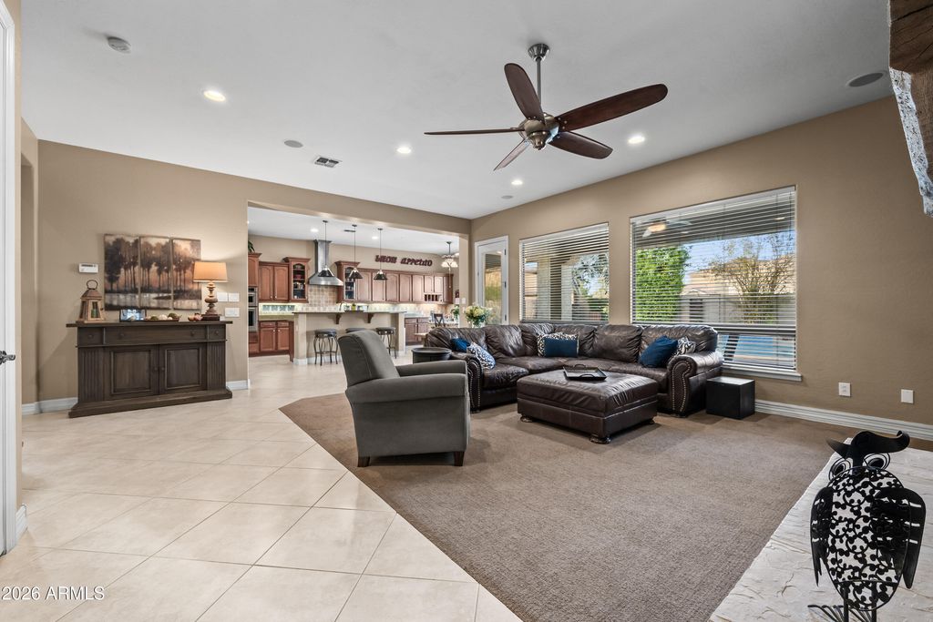 Image 25 of property listing at 1242 E CANARY Drive, Gilbert, AZ 85297