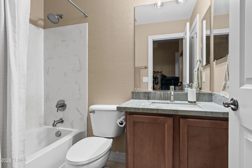 Image 37 of property listing at 1242 E CANARY Drive, Gilbert, AZ 85297