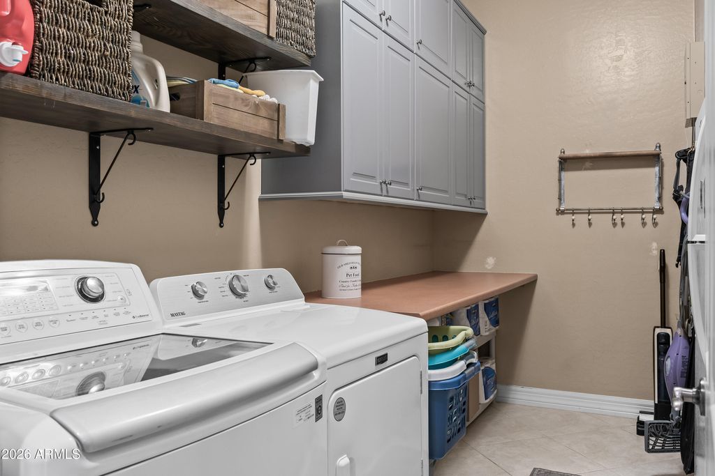 Image 38 of property listing at 1242 E CANARY Drive, Gilbert, AZ 85297